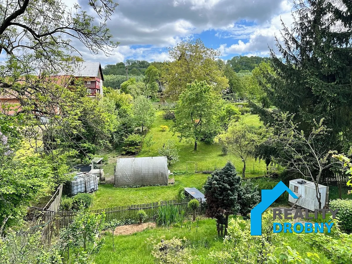 Prodej stavebního pozemku 1033 m²